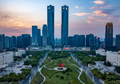 南昌綠地中心 品質(zhì)運(yùn)營(yíng)管理 構(gòu)建城市封面